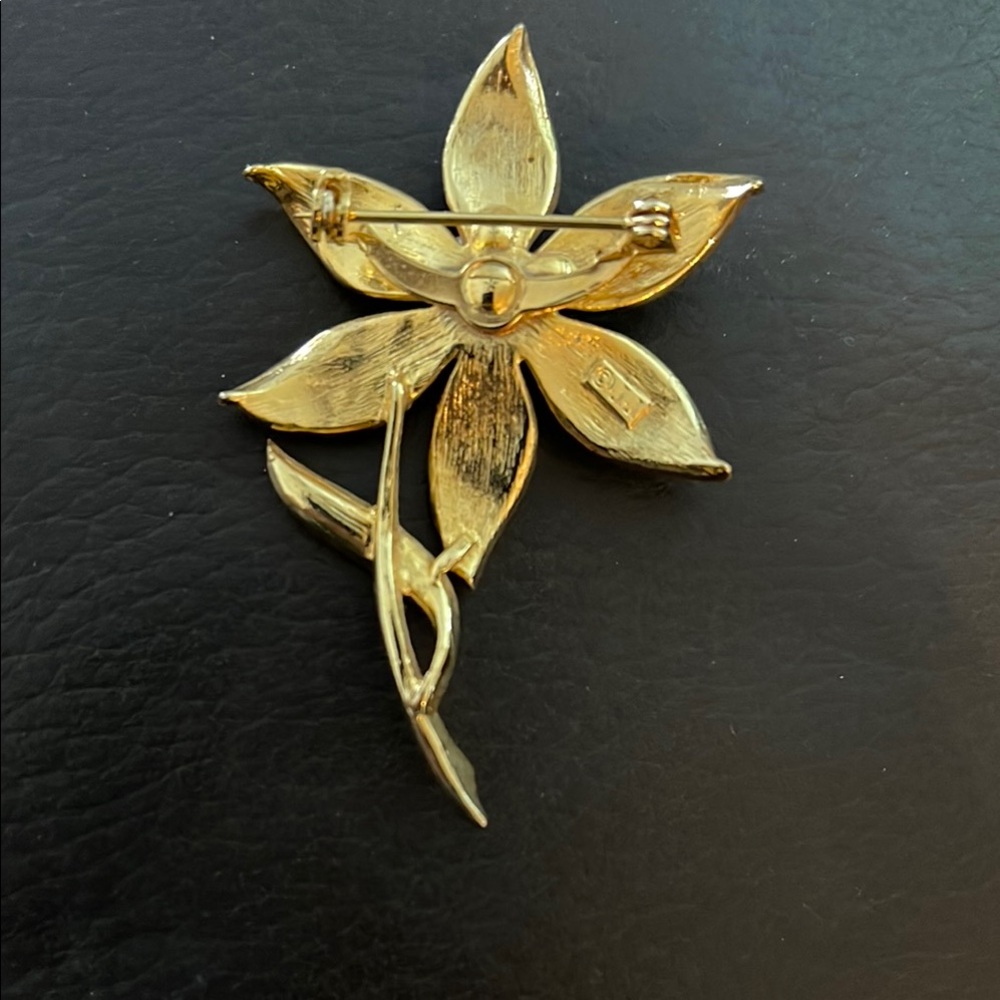 JJ Elegant Gold Floral Brooch with Silver Accents - Picture 3 of 4